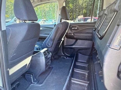 Used 2023 Honda Ridgeline Sport image 11