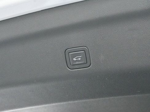 Used 2024 GMC Yukon XL Denali Ultimate image 12