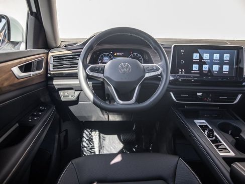 New 2026 Volkswagen Atlas SE image 3