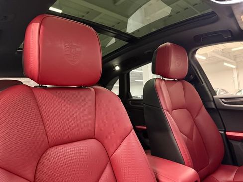 Certified 2026 Porsche Macan AWD/4WD image 25