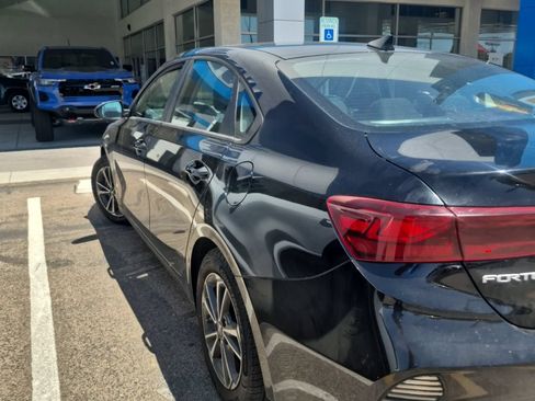 Used 2023 Kia Forte LXS FWD image 3