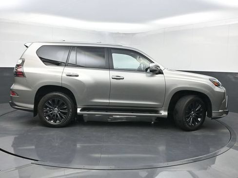Used 2023 Lexus GX 460 Premium w/ Accessory Package AWD/4WD image 2