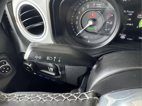 Used 2025 Jeep Wrangler Unlimited Sahara AWD/4WD image 15