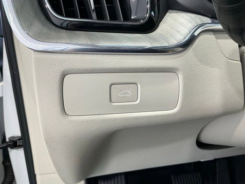 Used 2024 Volvo XC60 B5 Plus AWD/4WD image 49