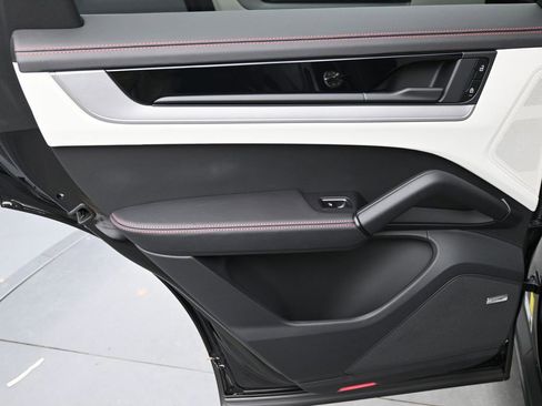 New 2026 Porsche Cayenne image 21