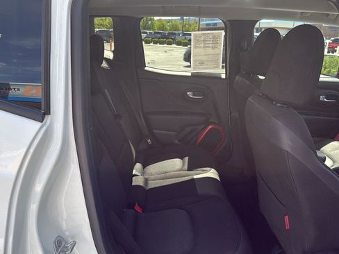 Used 2018 Jeep Renegade Trailhawk w/ UConnect 8.4 Nav Group AWD/4WD image 33