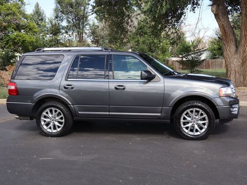 Used 2015 Ford Expedition Limited w/ Equipment Group 301A AWD/4WD image 3