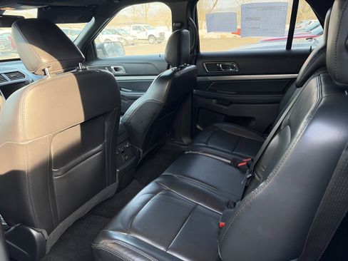 Used 2019 Ford Explorer XLT w/ Equipment Group 202A AWD/4WD image 9