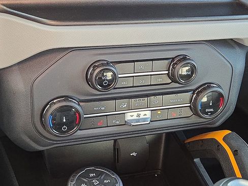 Used 2022 Ford Bronco Badlands w/ Sasquatch Package image 28