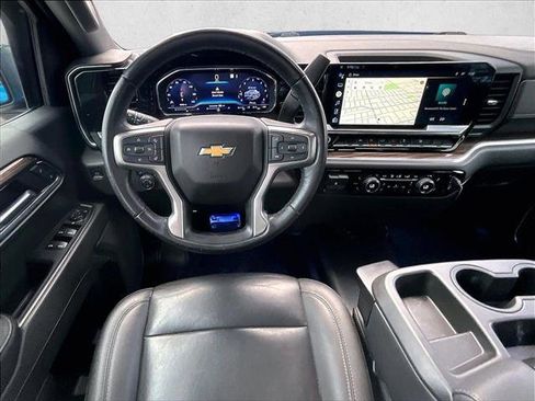 Used 2022 Chevrolet Silverado 1500 LT w/ Leather Package RWD image 7