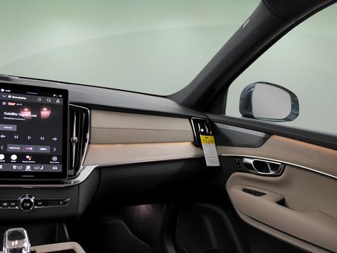 New 2026 Volvo XC90 B6 Plus w/ Protection Package Premier image 15