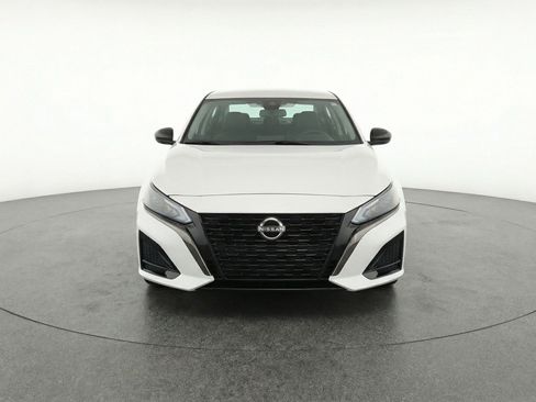 Used 2025 Nissan Altima 2.5 SV image 2