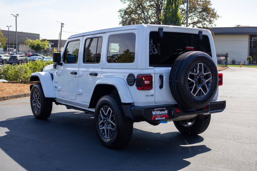 Used 2024 Jeep Wrangler Unlimited Sahara AWD/4WD image 9
