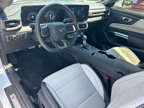 Used 2025 Ford Mustang GT Premium RWD image 14