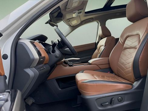 Certified 2025 Nissan Pathfinder Platinum w/ Cargo Package image 17