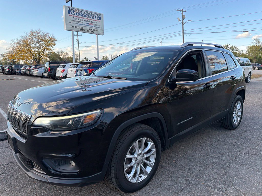 Used 2019 Jeep Cherokee Latitude w/ Cold Weather Group AWD/4WD image 1