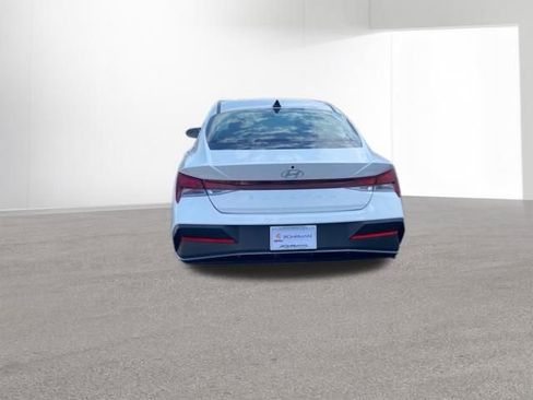 Used 2024 Hyundai Elantra SEL image 5
