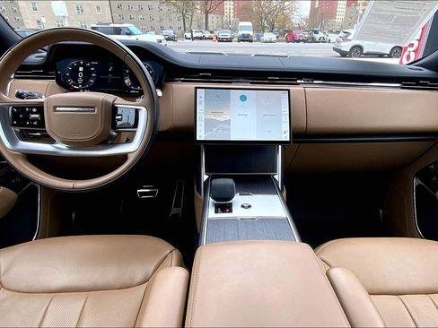 Used 2025 Land Rover Range Rover Long Wheelbase SE image 15