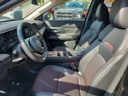 Certified 2025 Nissan Kicks SR FWD image 23