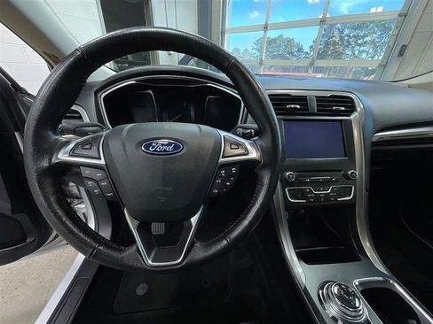 Used 2018 Ford Fusion SE w/ Equipment Group 602A FWD image 15