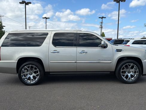 Used 2013 Cadillac Escalade ESV Platinum AWD/4WD image 3