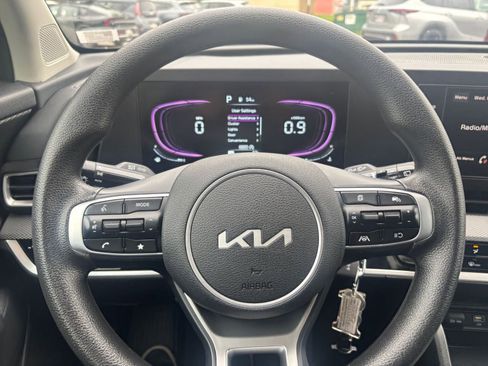 Used 2025 Kia Sportage LX FWD image 33