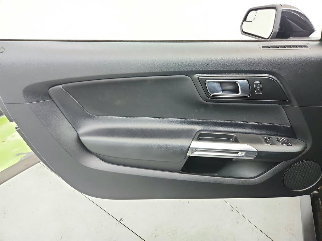 Used 2020 Ford Mustang Coupe RWD image 21