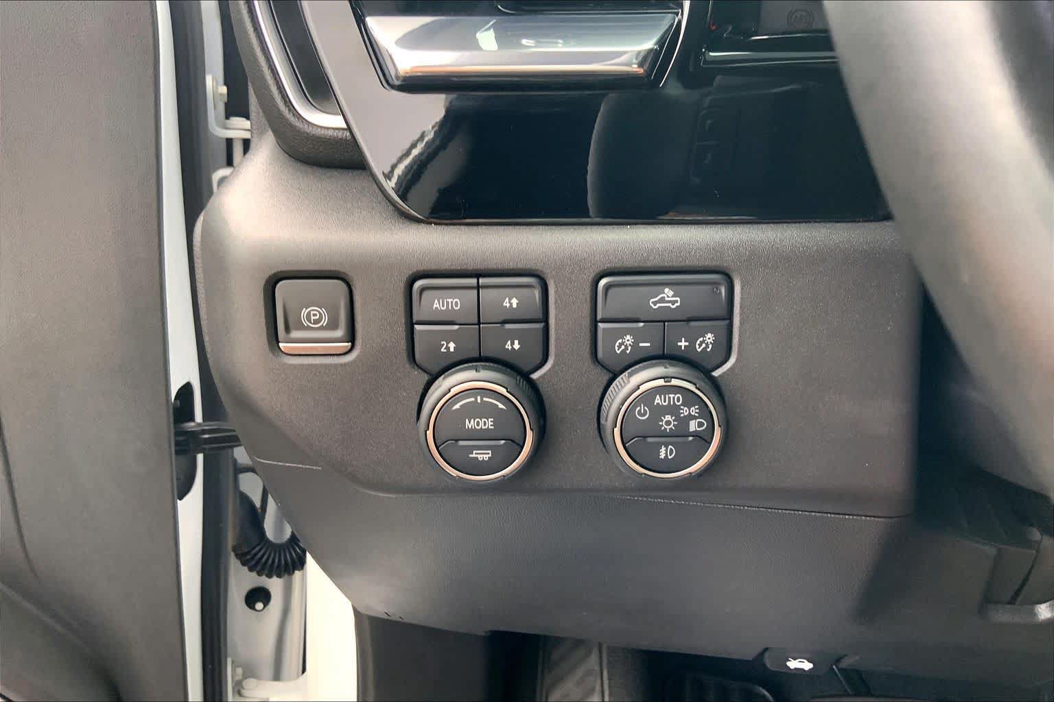 Used 2024 Chevrolet Silverado 1500 LT Trail Boss w/ Convenience Package II AWD/4WD image 36