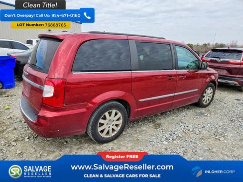 Used 2014 Chrysler Town & Country Touring FWD image 4