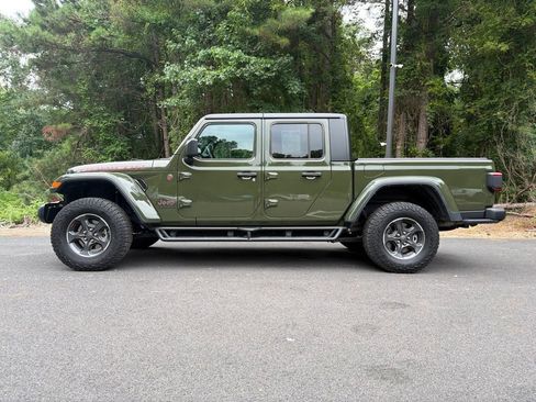 Used 2023 Jeep Gladiator Rubicon w/ Cold Weather Group AWD/4WD image 2