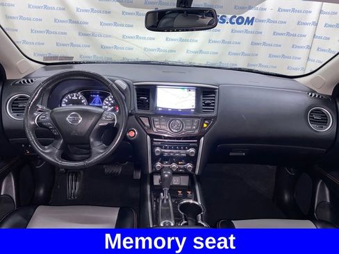 Used 2020 Nissan Pathfinder SL image 12