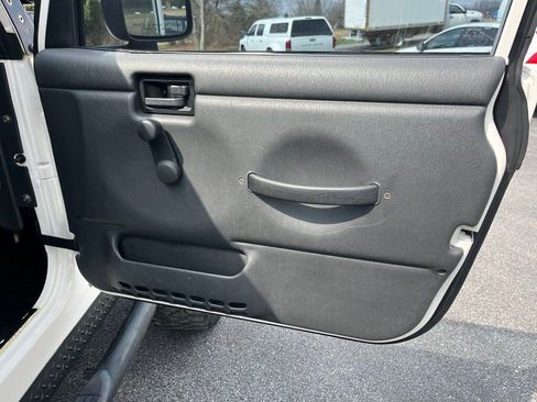 Used 2005 Jeep Wrangler SE image 41