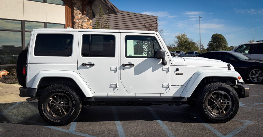 Used 2016 Jeep Wrangler Unlimited Sahara AWD/4WD image 20