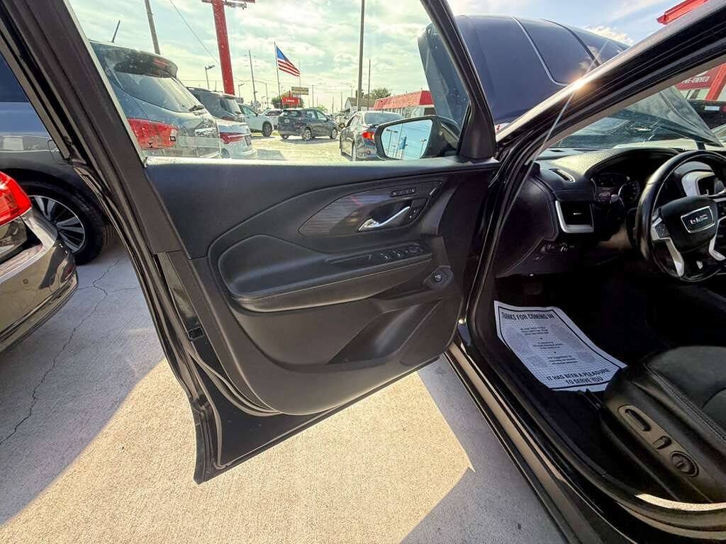 Used 2023 GMC Terrain SLT FWD image 19