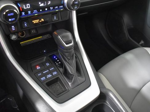 Used 2019 Toyota RAV4 XLE Premium image 22