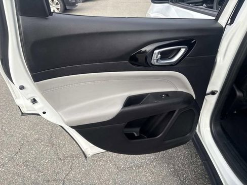 Used 2024 Jeep Compass Limited image 18