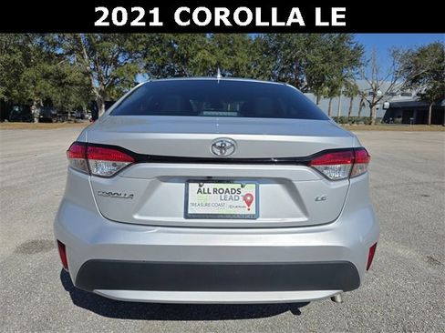 Used 2021 Toyota Corolla LE image 4