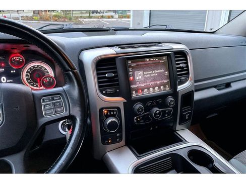 Used 2017 RAM 1500 Classic SLT w/ Luxury Group AWD/4WD image 6
