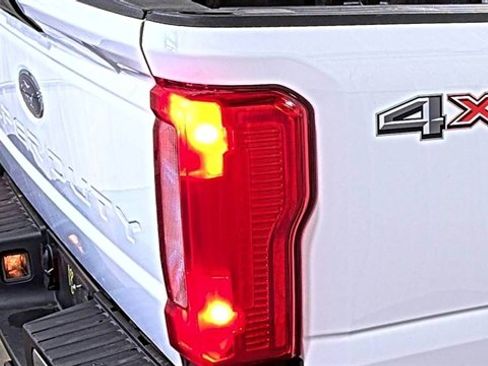 Used 2024 Ford F350 XLT AWD/4WD image 9