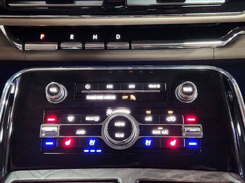 Used 2024 Lincoln Navigator Premiere AWD/4WD image 37