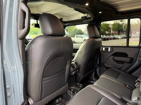 Used 2025 Jeep Gladiator Sport AWD/4WD image 27