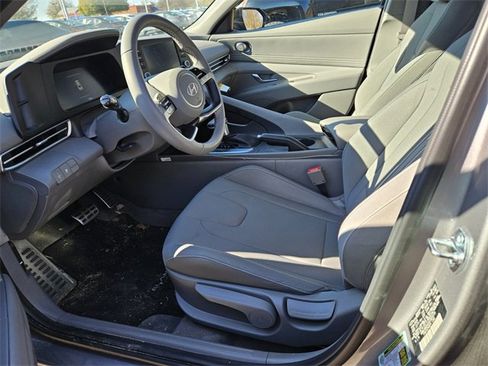 Used 2025 Hyundai Elantra Sport image 5