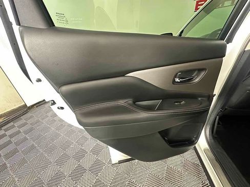 Used 2023 Nissan Murano SV w/ SV Midnight Edition Package image 18