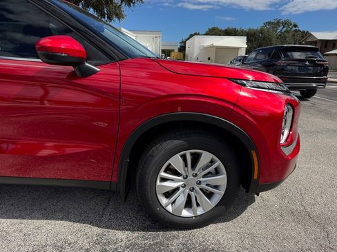 New 2025 Mitsubishi Outlander ES image 12