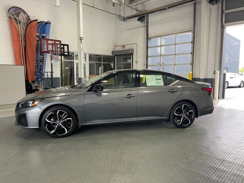 New 2026 Nissan Altima 2.5 SR w/ SR Premium Package FWD image 5