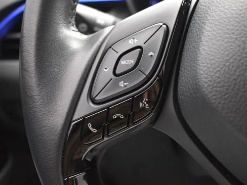 Used 2022 Toyota C-HR XLE image 24