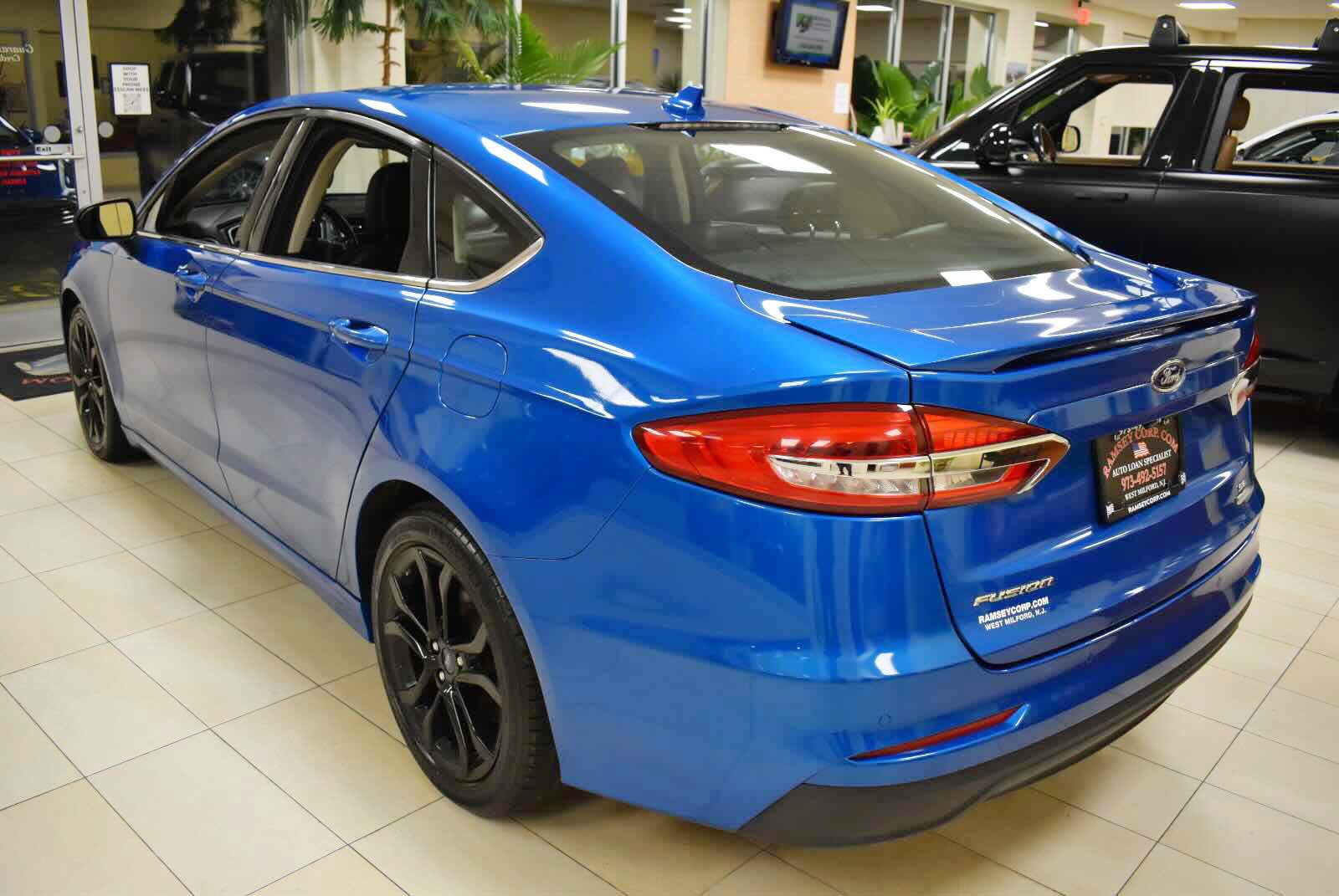 Used 2020 Ford Fusion SE w/ Equipment Group 151A FWD image 6