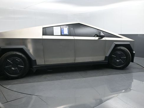 Used 2025 Tesla Cybertruck AWD Crew Cab image 6