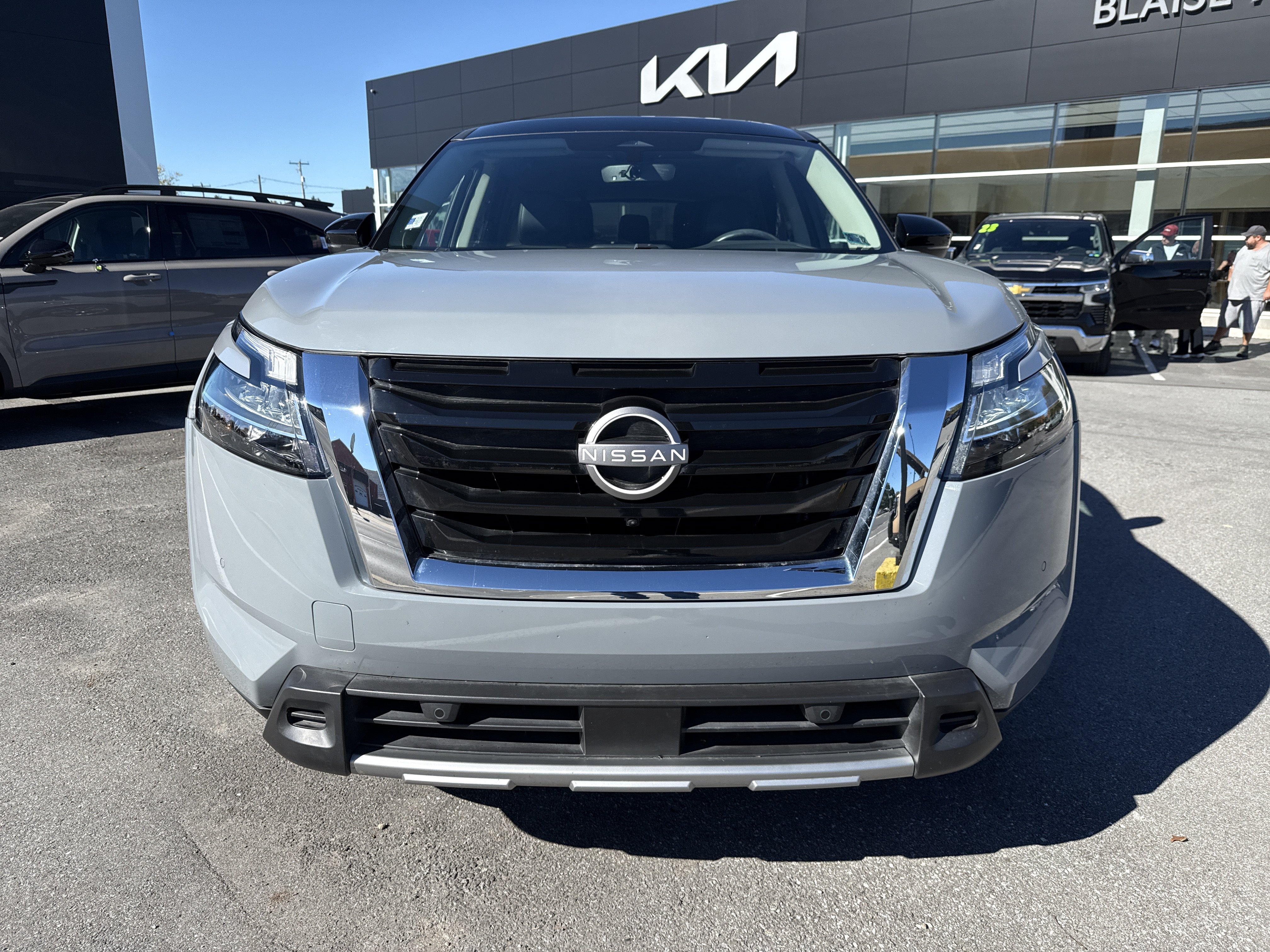 Used 2024 Nissan Pathfinder SL w/ SL Premium Package AWD/4WD image 9