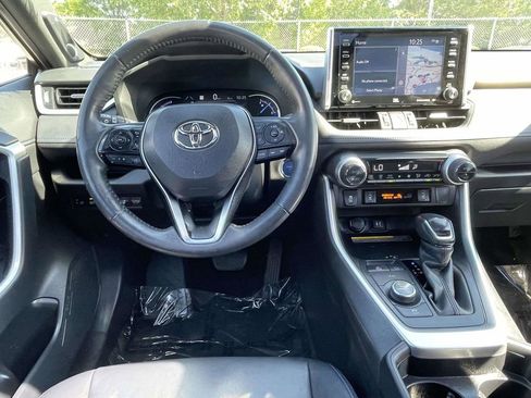 Used 2019 Toyota RAV4 XSE AWD/4WD image 17
